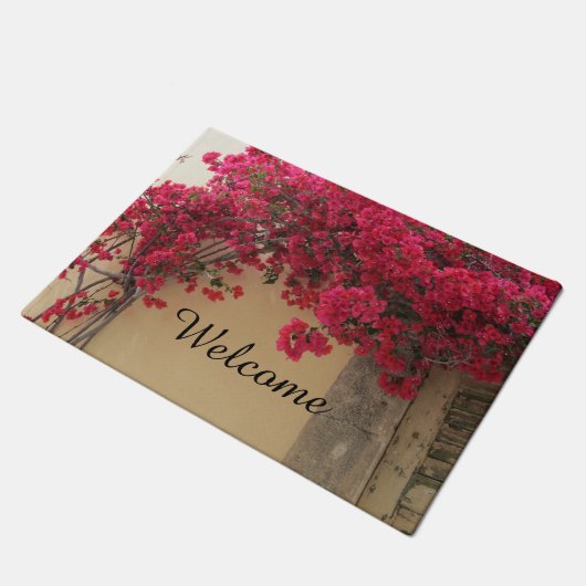 Rote Blume auf einem alten Gebäude Fußmatte (Schrägansicht)