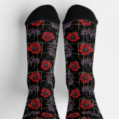 Rote Blume auf schwarz. Socken (Oben)