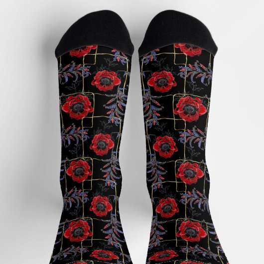 Rote Blume auf schwarz. Socken (Oben)