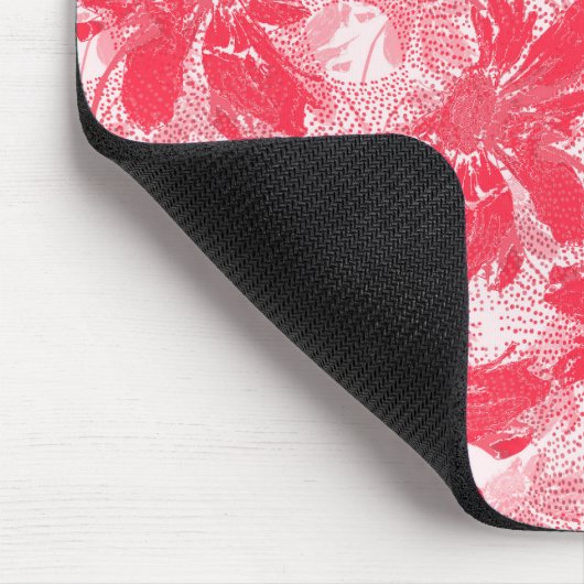 Rote Blume auf Weiß. Mousepad (Ecke)