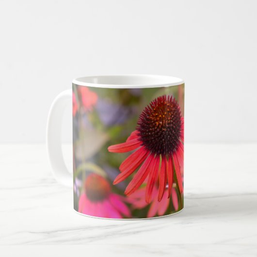Rote Blume bei RHS Wisley Kaffeetasse (Vorderseite Links)