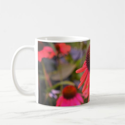 Rote Blume bei RHS Wisley Kaffeetasse (Links)