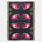 Rote Blume bei Sonnenlicht Abstrakt Decke (Vorderseite Vertikal)