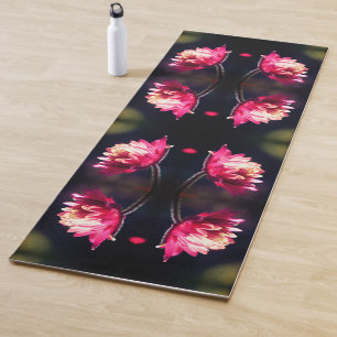 Rote Blume bei Sonnenlicht Nah Abstrakt Yogamatte
