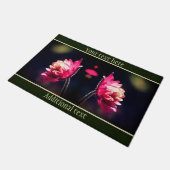 Rote Blume bei Sonnenlicht Nah Personalisiert Fußmatte (Schrägansicht)