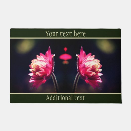 Rote Blume bei Sonnenlicht Nah Personalisiert Fußmatte (Vorderseite)