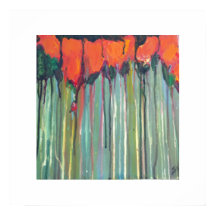 Rote Blume im großen Gras