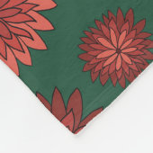 Rote Blume im grünen Hintergrund Fleecedecke (Ecke)