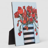 Rote Blume mit gestreifter Vase Fine Art Fotoplatte (Seite)