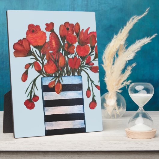 Rote Blume mit gestreifter Vase Fine Art Fotoplatte (Seite)
