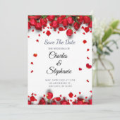 Rote Blume mit romantischen Rotherzen Einladung (Stehend Vorderseite)