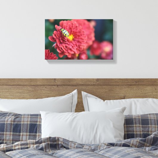 Rote Blume Naturfotografie Käfer Insektenfehler Leinwanddruck (Insitu (Schlafzimmer))