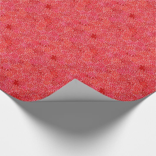 Rote Blume und Korallen, dunkelroter Hintergrund Geschenkpapier (Ecke)