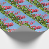 Rote Blume von Buckeye-Baby-Bodysuit Geschenkpapier (Ecke)