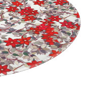 Rote Blumen und Blätter des silbernen Graus Schneidebrett (Ecke)