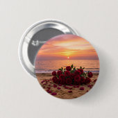 Rote Blumenbrosche mit Blick auf einen Strand Button (Vorne & Hinten)