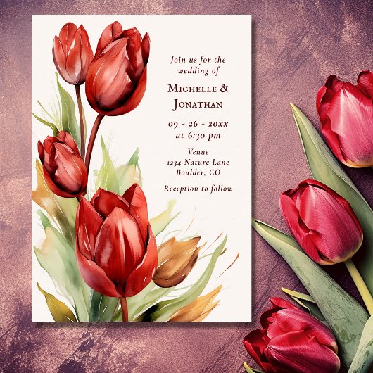 Rote Blütenfrüchte in einer Hochzeit Einladung