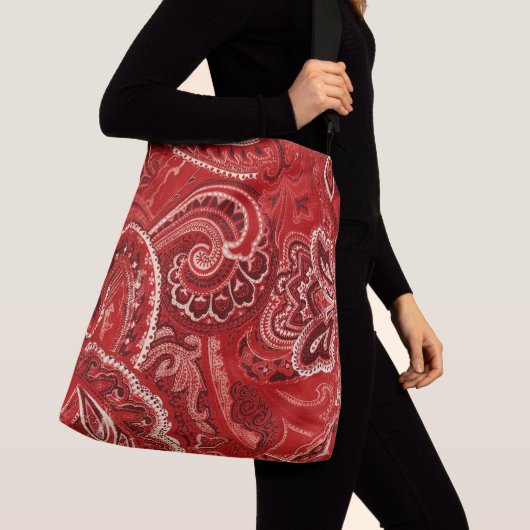 Rote Boho schicke Retro Hippie-Paisley-Bandanna Tragetaschen Mit Langen Trägern (Von Nahem)