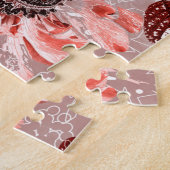 Rote, bordeauxrote Blume. Puzzle (Seite)
