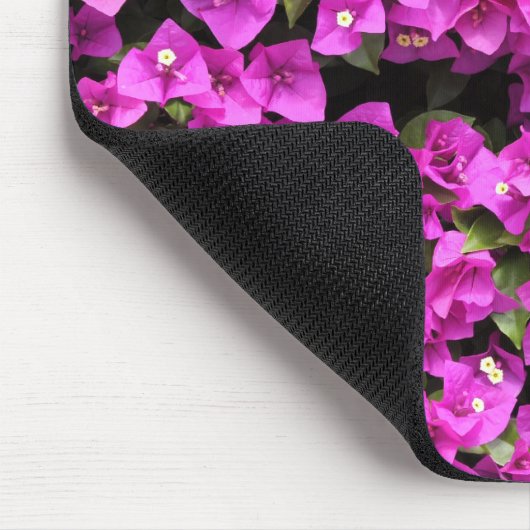 Rote Bougainvillea im Hintergrund Mousepad (Ecke)
