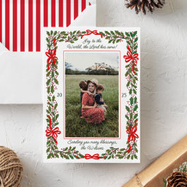 Rote Bows und Holly Garland Weihnachten im ersten 