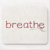 rote BREATHE-Textnachricht mit Nadel Mousepad (Vorne)