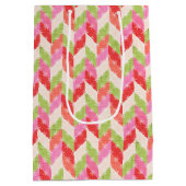 Rote Chevron-Twinkle-Geschenktasche Mittlere Geschenktüte (Rückseite)