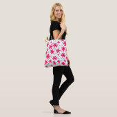 Rote Daisy-Blume im Retro-Hintergrund Sommer Tasche (Am Model)
