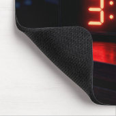 Rote digitale Uhr mit früher Morgenstunde Mousepad (Ecke)