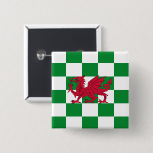 Rote Drachenflagge: Grün karierte keltische Wales Button