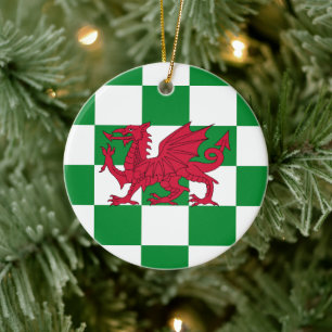 Rote Drachenflagge: Grün karierte keltische Wales Keramik Ornament