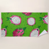 Rote Drachenfrucht auf Grün Strandtuch (Vorderseite)