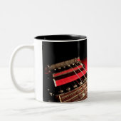 Rote E-Gitarre Zweifarbige Tasse (Links)
