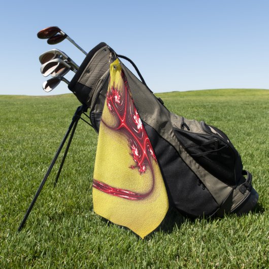 Rote Eidechse aus Fraktal auf ockerfarbenem Sand Golfhandtuch (Gras)