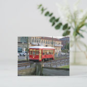 Rote elektrische Straßenbahn auf Gleisen Postkarte (Stehend Vorderseite)