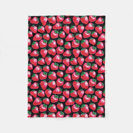 Rote Erdbeere auf schwarzem Grund Fleecedecke (Vorderseite)