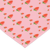 Rote Erdbeeren auf rosafarbenem Hintergrund Kurzer Tischläufer (Ecke)
