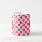 Rote Erdbeeren Blumenmuster Monogramm Kaffeetasse (Mittel)