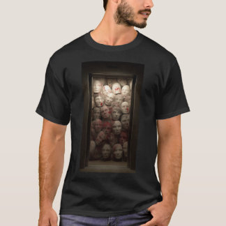 Rote Farbe in Gesichtern T-Shirt