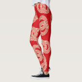 Rote Farbtöne, gerochene Streifen. Leggings (Links)