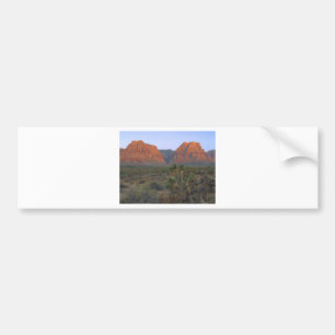 Rote Felsen berichtigen am Sonnenaufgang Autoaufkleber