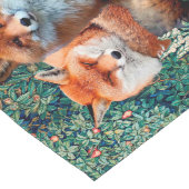 ROTE FOXE UNTER GRÖSSE, FOLIAGE UND BLUME GROßER TISCHLÄUFER (Ecke)