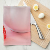 Rote frische Erdbeeren in einer weißen Schüssel au Geschirrtuch (Viertel Falte)