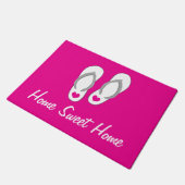 Rote Fußmatte mit süßem Strand-Flip-Flops-Design (Schrägansicht)