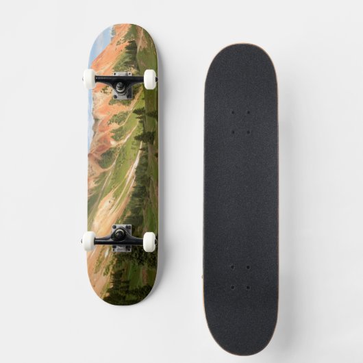 Rote Gebirgsreflexion Skateboard (Vorderseite)