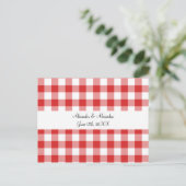 Rote Gingham-Muster-Gastgeschenke Hochzeiten Postkarte (Stehend Vorderseite)