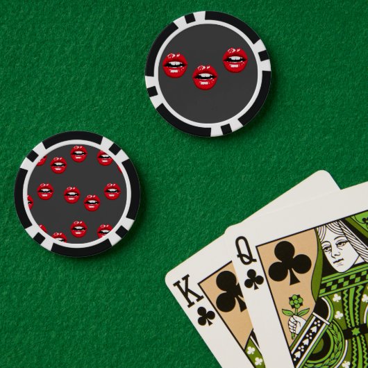 Rote glänzende Lippen auf Grau Pokerchips (Pokertisch (doppelt))
