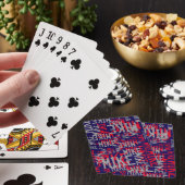 rote/graue Namen auf coolem Schwarz Spielkarten (In Situ)