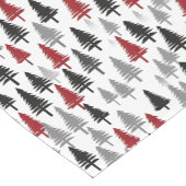 Rote Grauwaldbäume auf dem weißen Wintermuster Kurzer Tischläufer (Ecke)