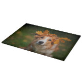 Rote Grenz-Kolonie mit einer Garage aus Herbstblät Schneidebrett (Ecke)